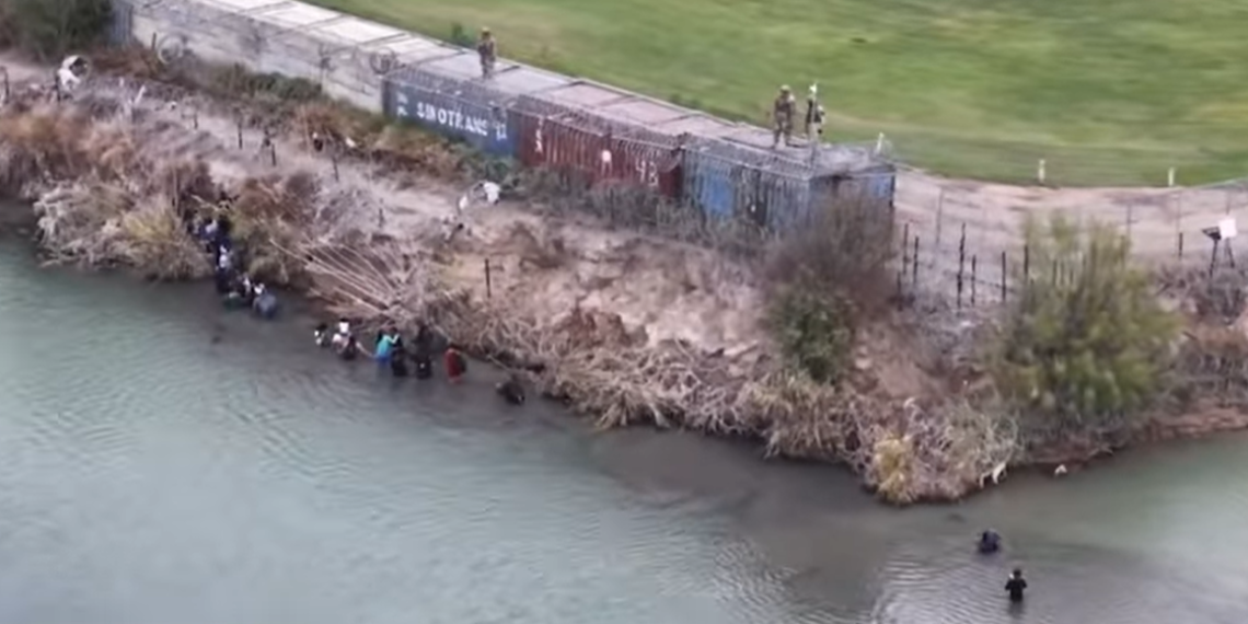 Texas ofrece a Trump casi 600 hectáreas de su territorio para campos de deportación