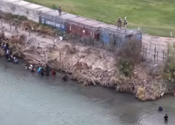 Texas ofrece a Trump casi 600 hectáreas de su territorio para campos de deportación