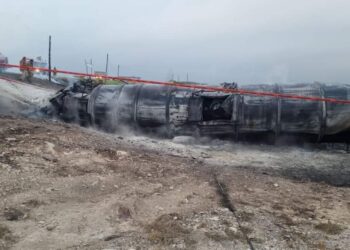 Explota pipa en autopista Premier y chofer muere calcinado