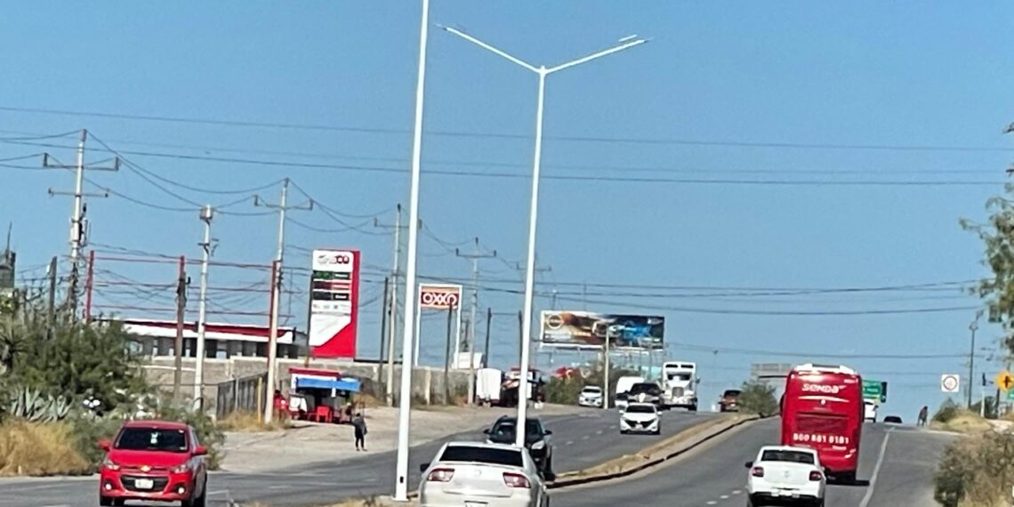 No iluminan lámparas “nuevas” en entrada a PN