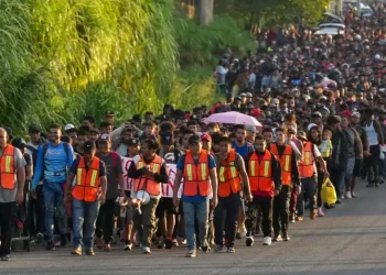 Salen de Chiapas más de 2 mil migrantes hacia la frontera en día de elección de EU