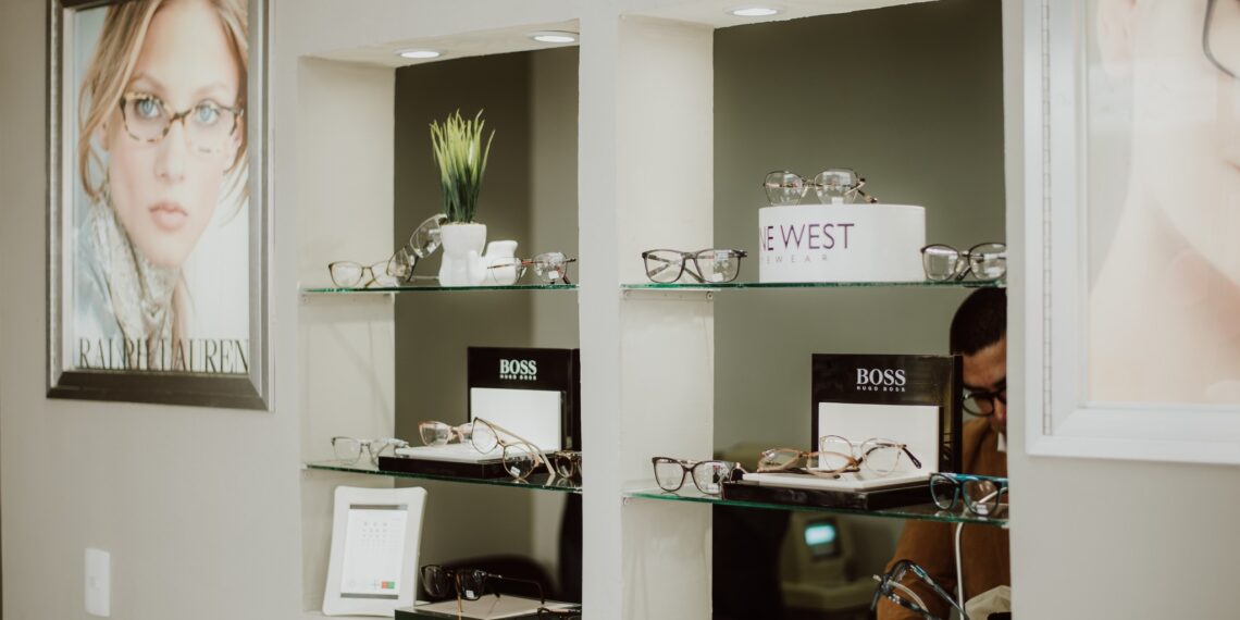 Inaugura Óptica Krystal nueva sucursal en Acuña