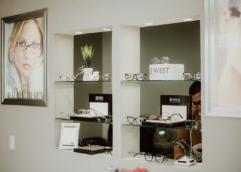 Inaugura Óptica Krystal nueva sucursal en Acuña
