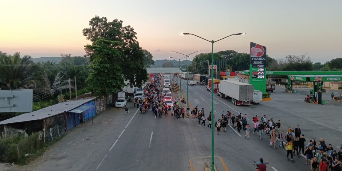 Salen de Chiapas más 2 mil migrantes; buscan llegar a EU antes que Trump asuma la presidencia