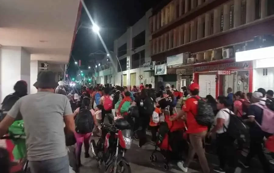 Caravana de más de mil migrantes avanza hacia la frontera en medio de las amenazas de Trump