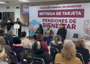 Entregan tarjetas de pensiones Bienestar a mujeres de 63 y 64 años en PN