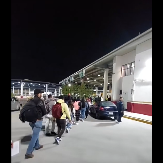 Cruzan por PN migrantes con cita de asilo que podrían ser los últimos beneficiarios de CBPOne