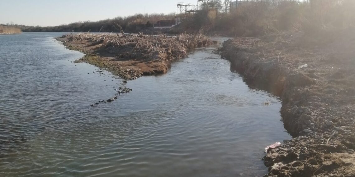 Arrasan cauce del Río Bravo sin permiso federal para suministrar cárcamos de SIMAS