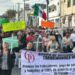 Trabajadores de AHMSA realizan marcha en Monclova para exigir pagos pendientes