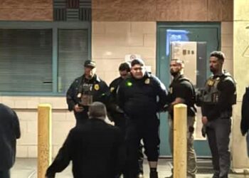 Detiene a oficial de CBP por tráfico de drogas y migrantes