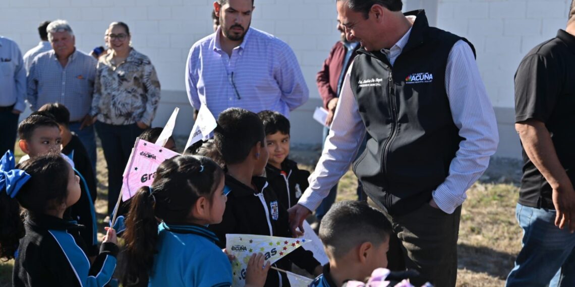 Más Obras en Escuelas: Entrega Alcalde Barda Perimetral en el Jardín de Niños Luis Donaldo Colosio