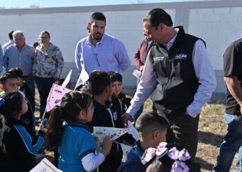Más Obras en Escuelas: Entrega Alcalde Barda Perimetral en el Jardín de Niños Luis Donaldo Colosio