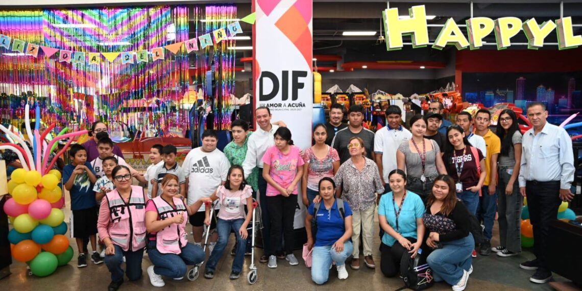 Niñez destacada de Acuña acude a primer experiencia cinematográfica