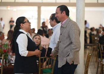 Gobierno de Acuña reconoce a enfermeras y enfermeros