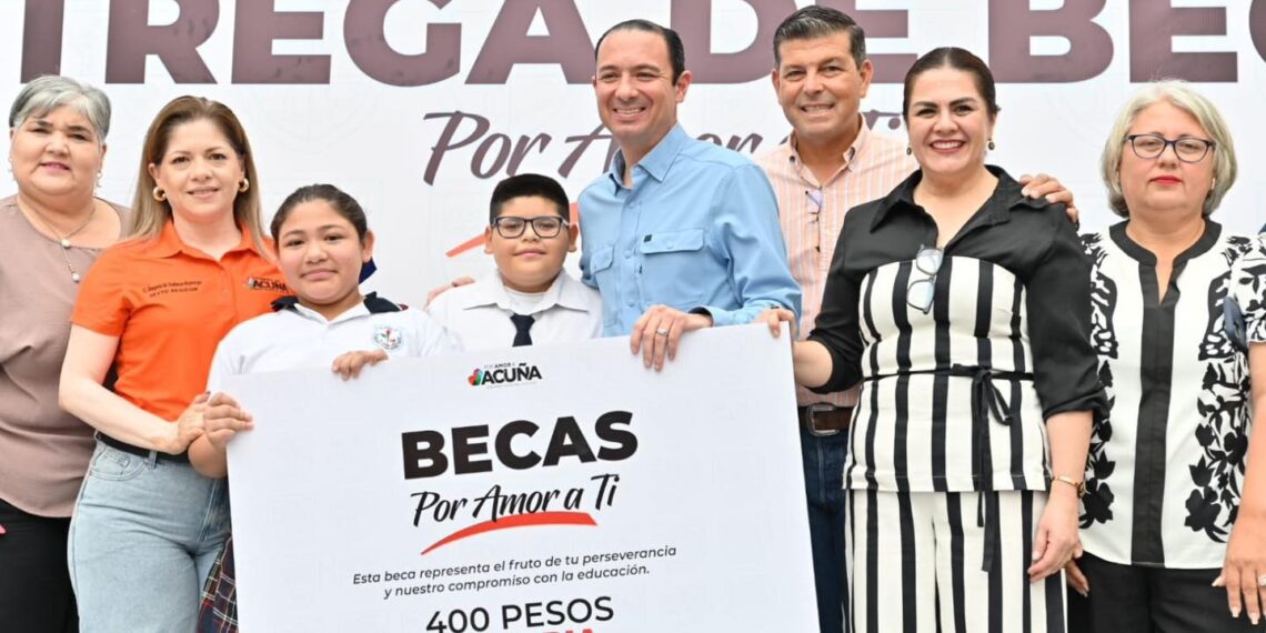 Encabeza Emilio de Hoyos arranque de programa de becas 2025