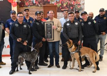 Acuña da la bienvenida a sus héroes; regresan bomberos, Protección Civil y Fundación 911 de apoyar emergencia por inundaciones en Texas