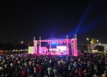 Gran éxito en primera feria nocturna del comercio en Macroplaza de Acuña