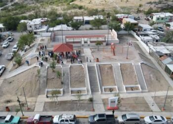 Entregan renovada plaza de sector Fresnos 2, en programa «Por Amor a mi Plaza»