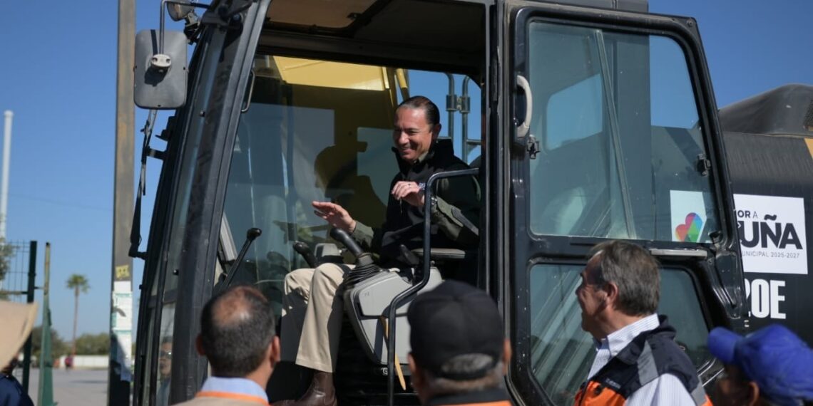 Alcalde entrega parque vehicular