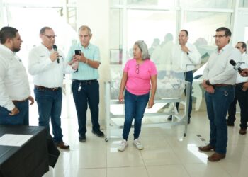 Acuña realiza sorteo y premia a contribuyentes del predial