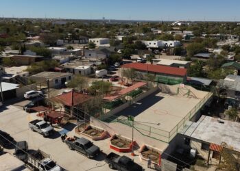 Alcalde entrega plaza rehabilitada en colonia Aeropuerto