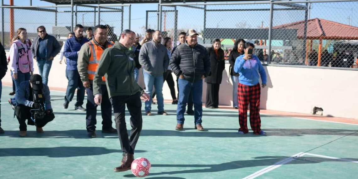 Gobierno de Acuña entrega plaza renovada en colonia Villa Milenio