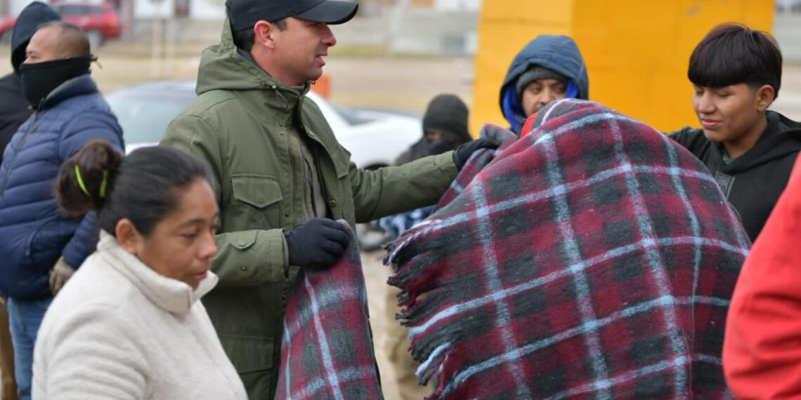 Continúa por segundo día operativo «abrigando corazones», en apoyo a sectores vulnerables de Acuña