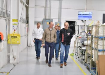 Gobierno de Acuña lleva brigada «Por amor a tu chamba» a empresa Gentherm