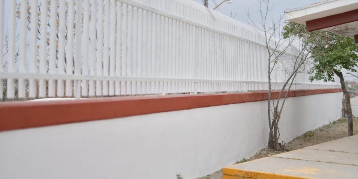 Entrega Gobierno Municipal obra perimetral en Normal Experimental de Acuña