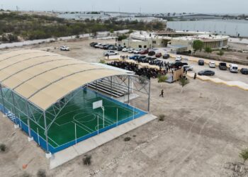 Nuevo techo malla sombra moderniza espacio para estudiantes de preparatoria Antonio Gutiérrez