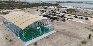 Nuevo techo malla sombra moderniza espacio para estudiantes de preparatoria Antonio Gutiérrez