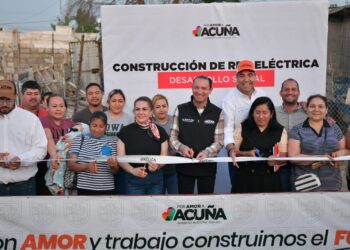 Gobierno de Unidad construye red eléctrica en Fundadores