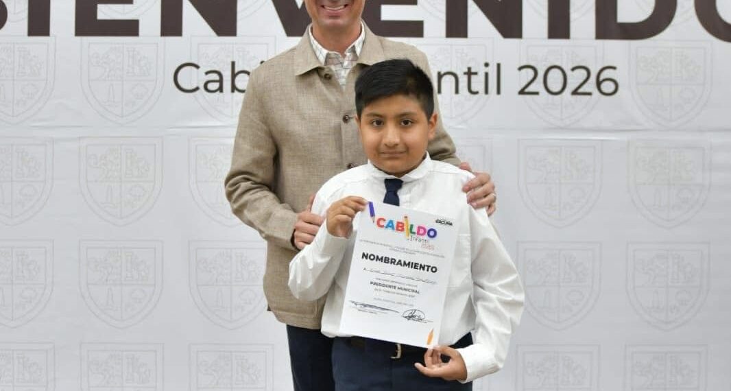 Integrantes de Cabildo Infantil 2026 reciben reciben nombramiento de manos de alcalde, Emilio de Hoyos