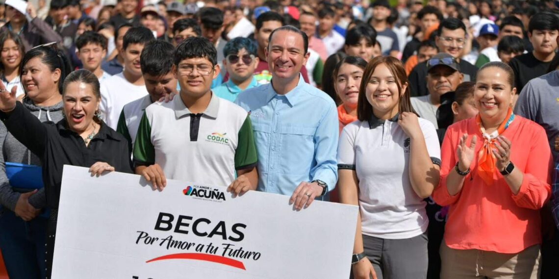 Gobierno de Unidad impulsa el futuro de la juventud con entrega de becas
