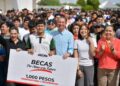 Gobierno de Unidad impulsa el futuro de la juventud con entrega de becas
