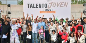 Reconoce Emilio de Hoyos a jóvenes acuñenses en Día del Estudiante