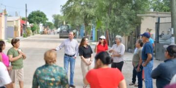 Supervisa Emilio de Hoyos pavimentación de Fraccionamiento Ampliación Santa Rosa