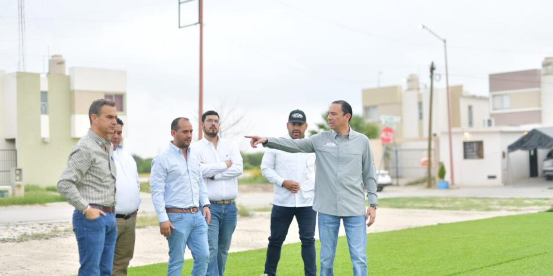 Entrega Emilio de Hoyos rehabilitación de espacio deportivo en colonia Colinas del Valle