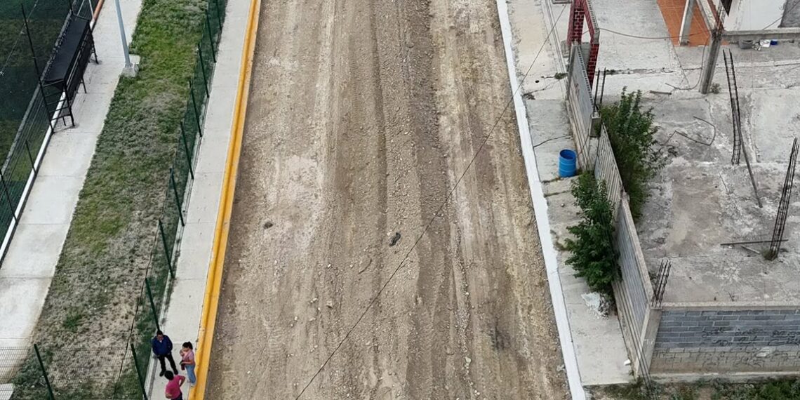 Supervisa Emilio de Hoyos obra de pavimentación en colonia Gámez Sumarán