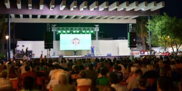 Más de 2 mil padres acuñenses festejan su día en la plaza Benjamín Canales