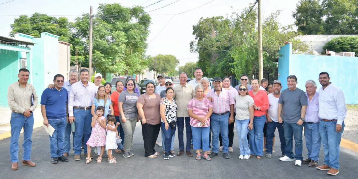 Entregan obras de calle Claveles de colonia Santa Rosa