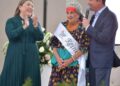 En velada de tradición, sabor y reconocimiento, eligen a Lorena Mtz como reina de personas adultas mayores de Acuña