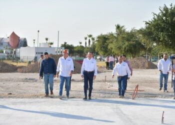 Recorre Emilio de Hoyos avances de obra de Macro Parque Central