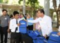 Entrega Emilio de Hoyos mochilas y útiles escolares a alumnos del CAM 21