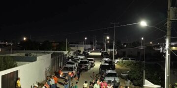 Gobierno de Acuña entrega obra de electrificación a familias de colonia Burócratas